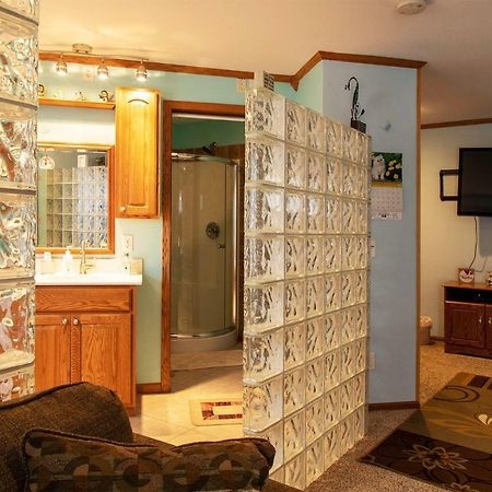 Shane Acres Country Inn Juneau Bagian luar foto