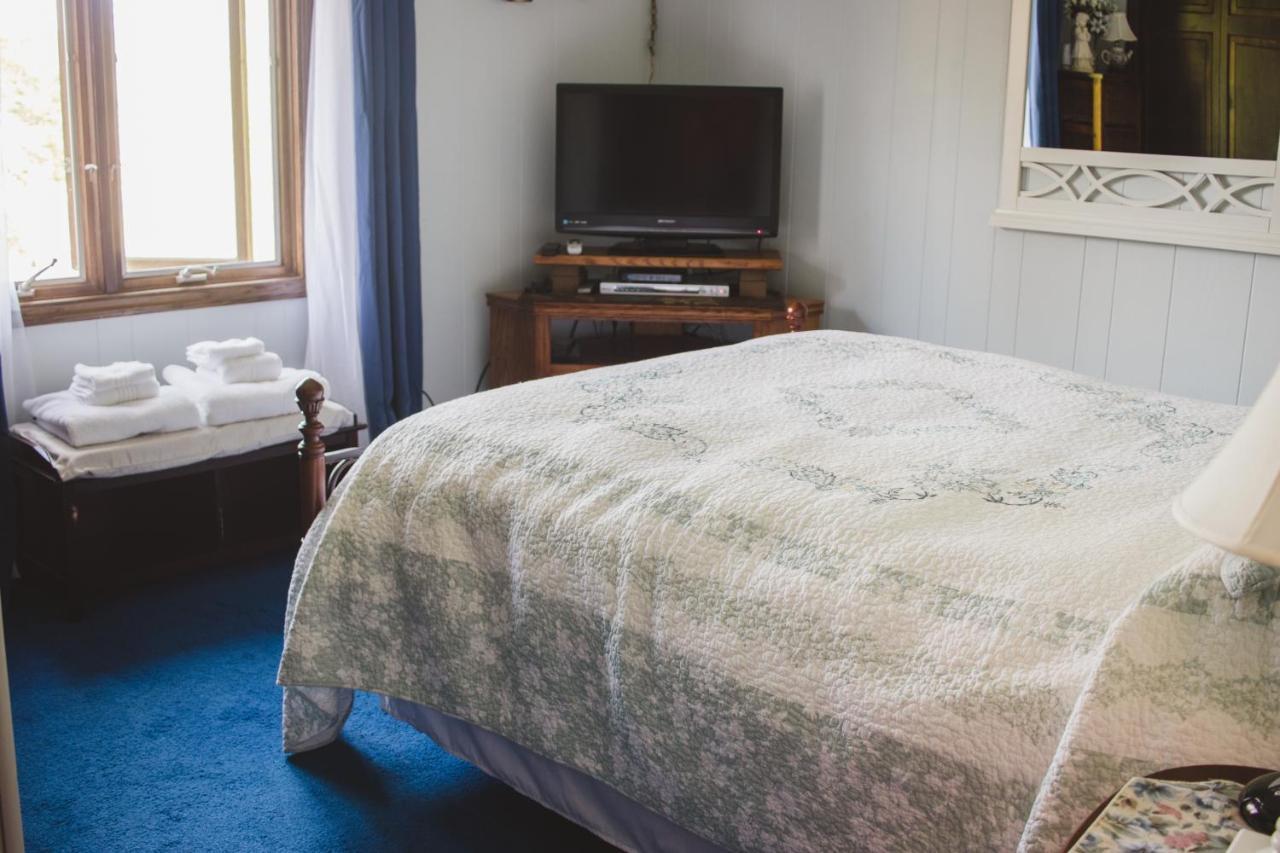 Shane Acres Country Inn Juneau Bagian luar foto