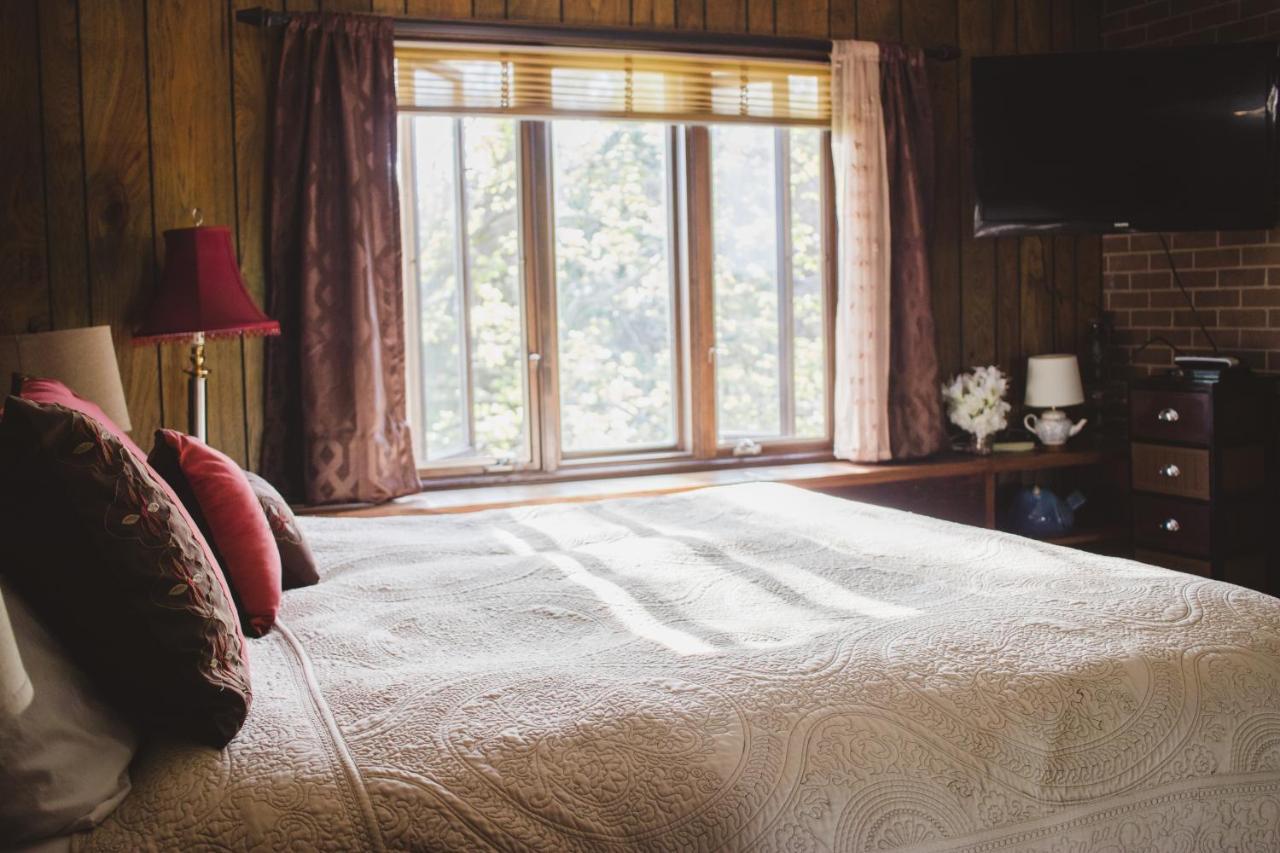 Shane Acres Country Inn Juneau Bagian luar foto