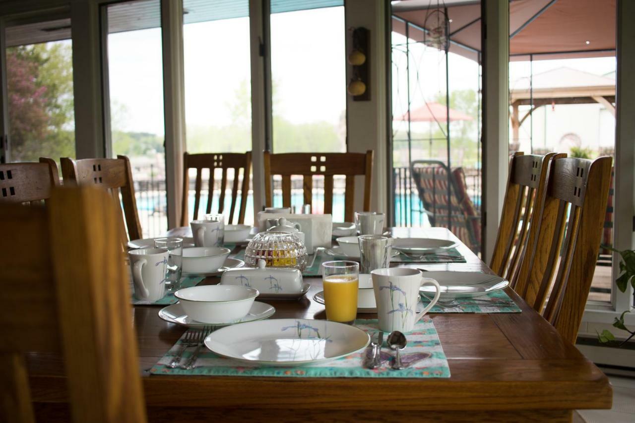 Shane Acres Country Inn Juneau Bagian luar foto