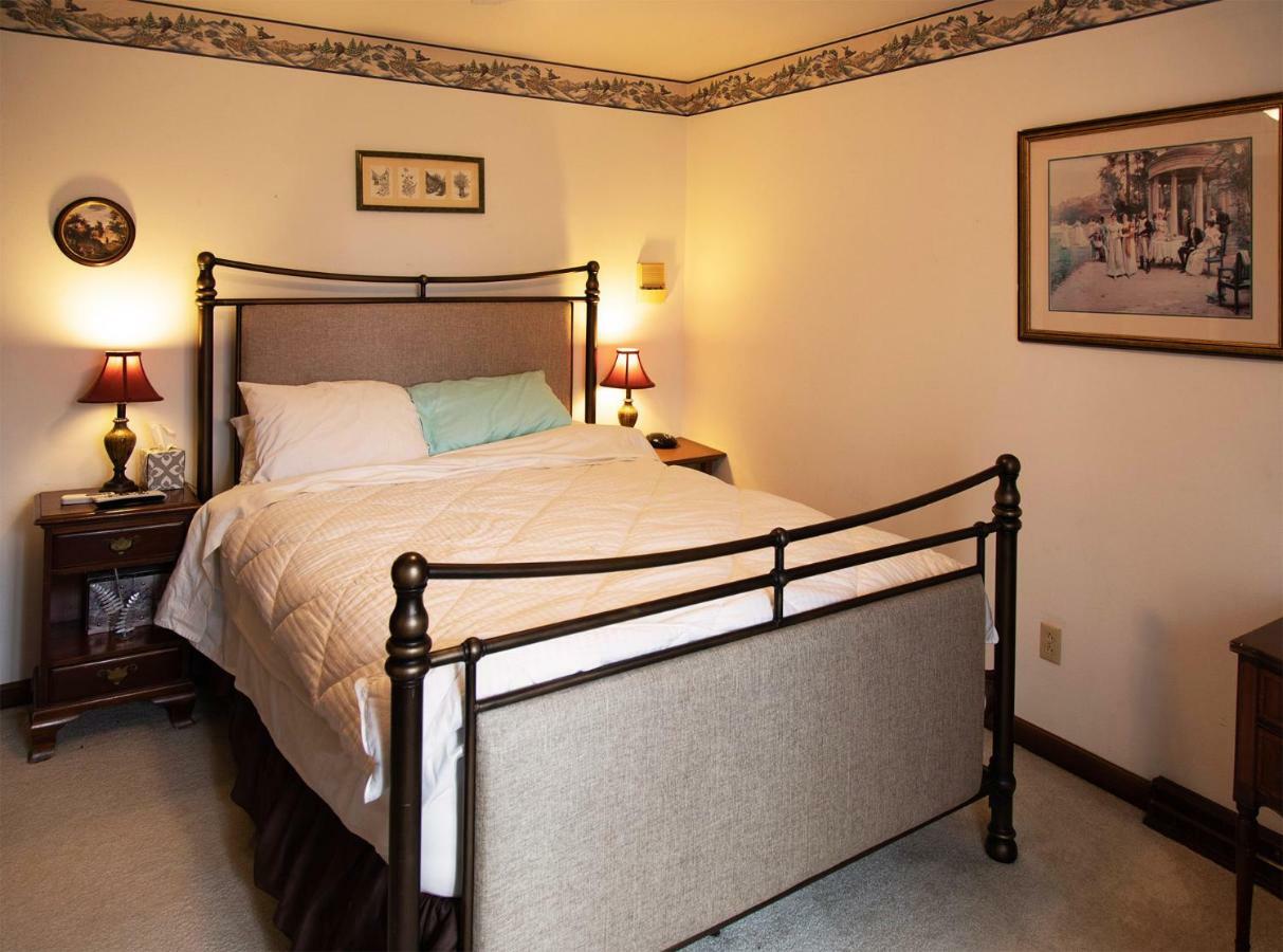 Shane Acres Country Inn Juneau Bagian luar foto