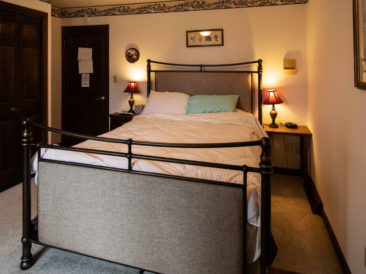 Shane Acres Country Inn Juneau Bagian luar foto