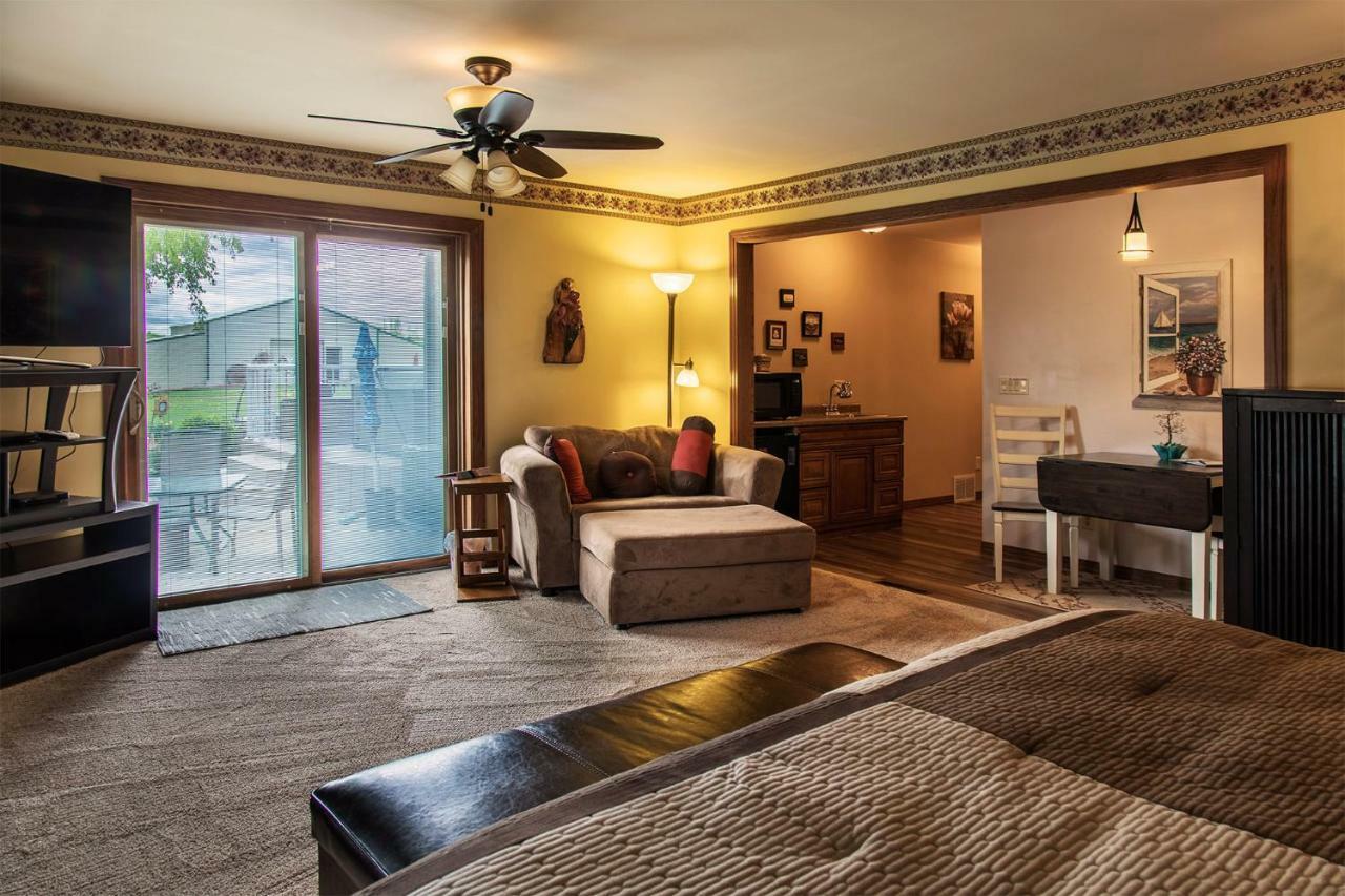 Shane Acres Country Inn Juneau Bagian luar foto