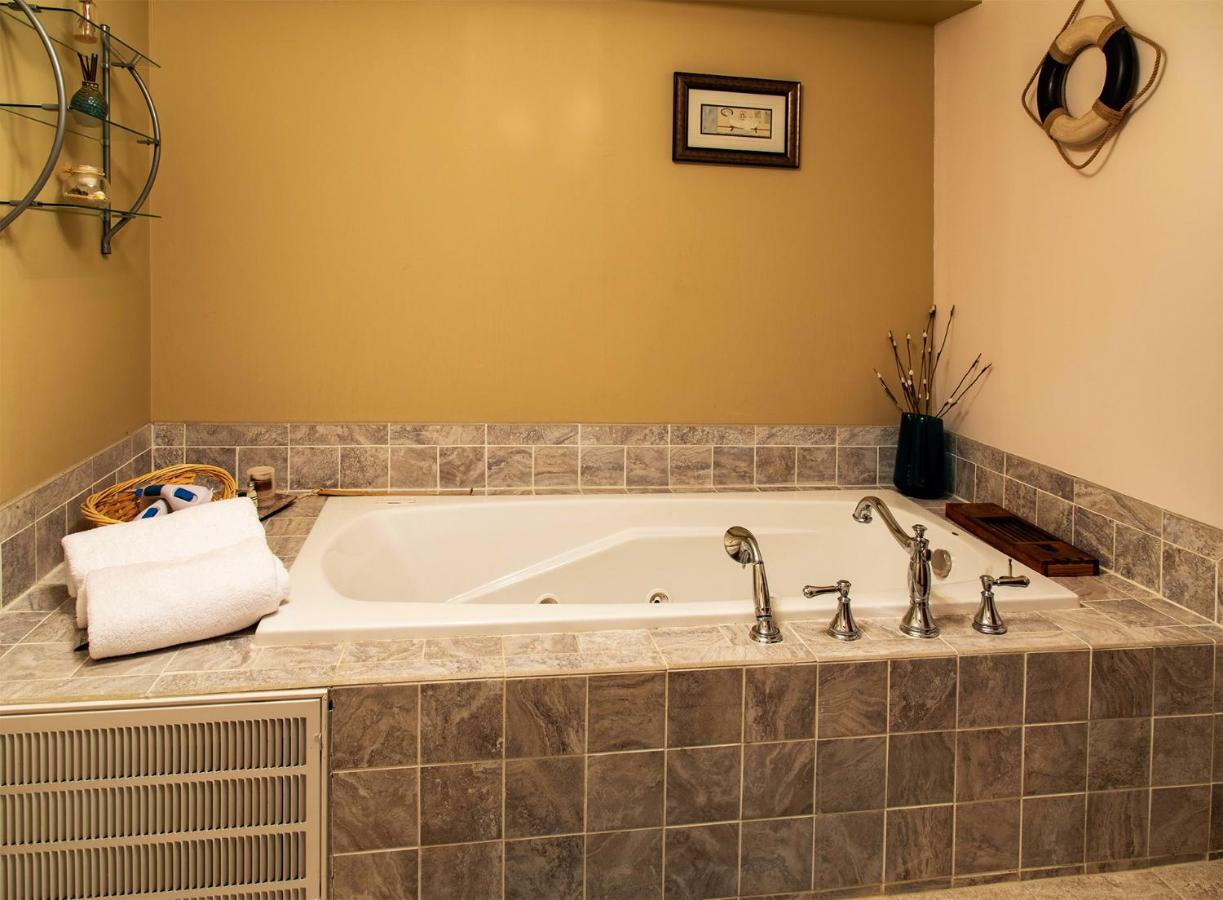 Shane Acres Country Inn Juneau Bagian luar foto