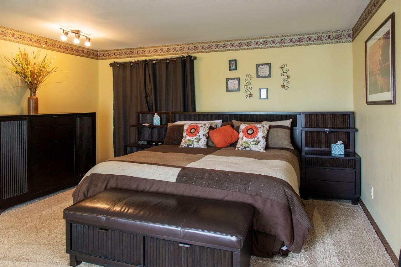 Shane Acres Country Inn Juneau Bagian luar foto